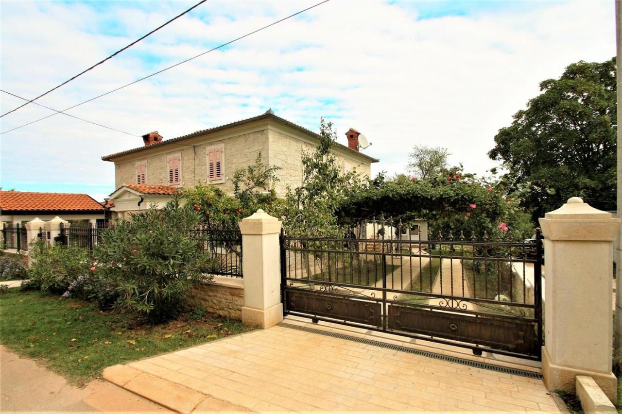 Apartment Marija Kaštelir Exterior foto